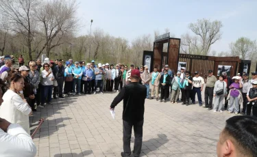 Алматинцы вышли на субботник в парке «Желтоксан»