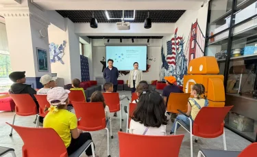 «Өркен» клубының тәрбиеленушілері  кітапханасындағы American Space & Makerspace орталығына барды
