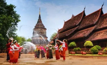 Водные битвы и древние ритуалы: как Таиланд встречает традиционный Новый год