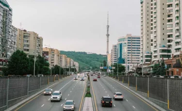 В Алматы на пересечении пр. Аль-Фараби и ул. Мендыкулова модернизируют газопровод