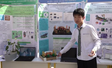 Из травы и листьев: в Алматы школьники создали природный фильтр для переработки пластика