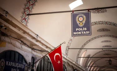 Популярный турецкий актер задержан полицией Стамбула: в чем подозревают звезду сериалов