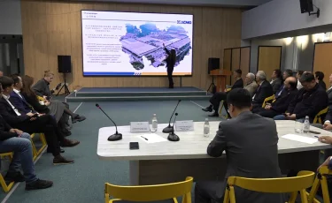 Экологические меры: в Алматы обсуждают проект внедрения электрических грузовых автомобилей