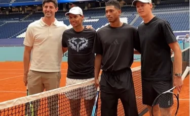 Звезды тенниса и футболисты «Реала» устроили уникальный матч на «Сантьяго Бернабеу»