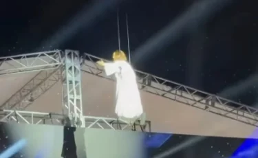 Не по сценарию: актер вжился в роль Иисуса и улетел на небеса (видео)