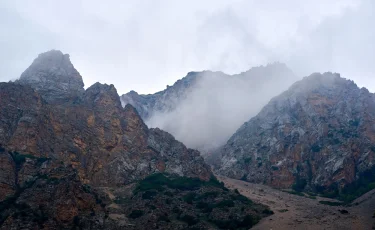 В горах Туркестанской области спасли заблудившегося мужчину
