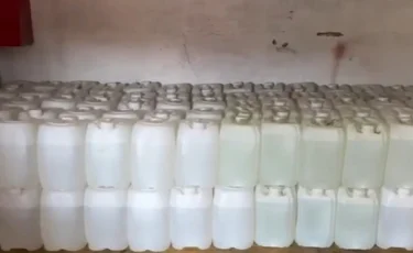 Около 200 канистр с прекурсорами нашли в гаражном кооперативе столицы