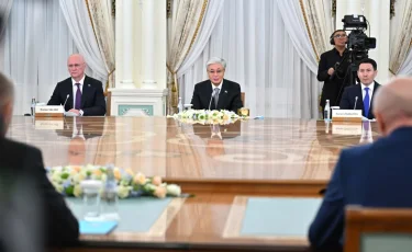 Глава государства и Премьер-министр Чехии провели переговоры в расширенном формате