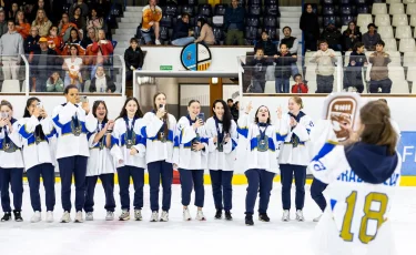 Шайбалы хоккейден әлем чемпионаты: Қазақстан әйелдер құрамасы үздік үштікке енді