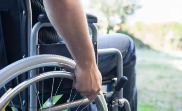 Коляски и костыли в аренду: в Казахстане меняют систему помощи