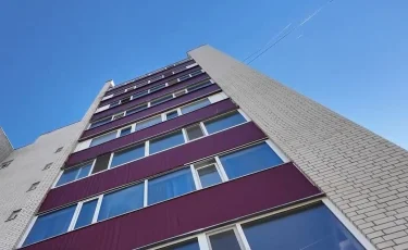 Выжил чудом: в Петропавловске ребенок выпал из окна