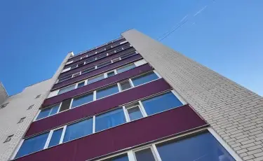 Выжил чудом: в Петропавловске ребенок выпал из окна