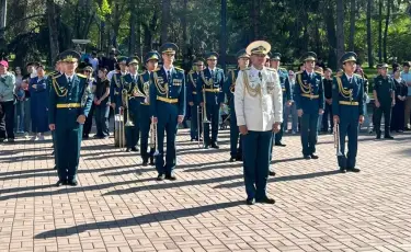 Алматинские призывники отправились служить в Десантно-штурмовые войска