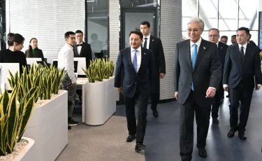 Президент посетил Международный центр искусственного интеллекта Alem.ai