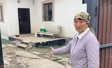 Вода подтапливает дома: жители Атырау бьют тревогу