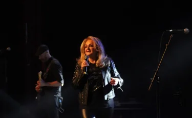 Звезда «Total Eclipse of the Heart» введена в искусственную кому