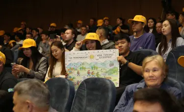 Молодёжь с плакатами поддержала проект Almaty Superski на общественных слушаниях