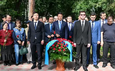 Алматыда саяси қуғын-сүргін және ашаршылық құрбандарын еске алу рәсімі өтті