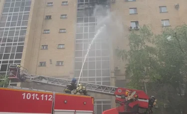 Спасатели МЧС ликвидировали возгорание балконов в одном из ЖК Астаны