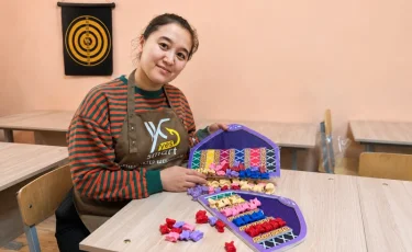 Өскемендік әйел баланың логикасын жетілдіретін ұлттық нақыштағы ойыншықтар жасап жүр
