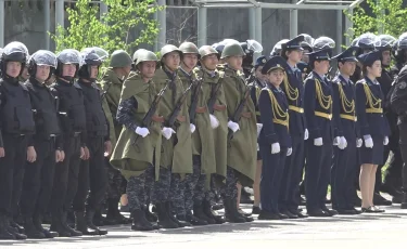 Алматыда болашақ офицерлер шеруі өтті