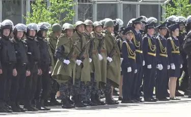Алматыда болашақ офицерлер шеруі өтті