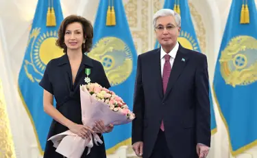 Президент вручил орден Qoja Ahmet Yasaui бывшему Генеральному директору ЮНЕСКО
