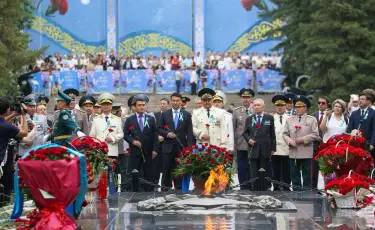 Алматыда Жеңіс күні аталып өтіп, соғыс қаһармандарының рухына тағзым етілді
