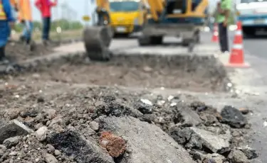 Ақтөбедегі жол азабы: тұрғындар мердігерлердің жауапсыздығына наразы