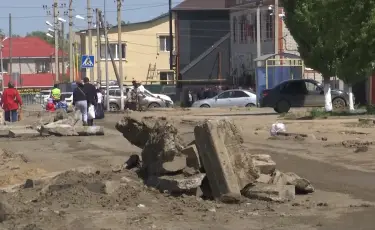 Дорожный долгострой: в Актобе жители несколько лет живут среди грязи и раскопок