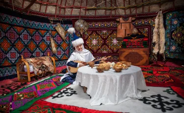 Казахские традиции в сосновом бору: как костанайцы объединили этноигры, ремесла и высокую моду