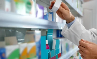 Дәрі-дәрмек қымбаттамауы үшін: Қазақстанда дәріханалар мен ауруханаларға арналған салық қайта қаралады