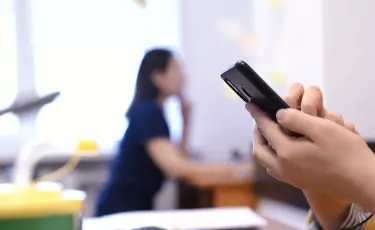 БҰҰ зерттеуі: Қазақстанда жеткіншектердің 21 пайызы интернетте кибербуллингке ұшырайды