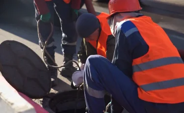 Жезқазғанда кәріз құдығын тазалау кезінде  жұмысшы көз жұмды