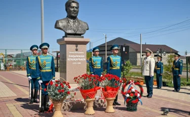 Подвиг во имя Победы: казахстанцы почтили память Халық қаһарманы Рахимжана Кошкарбаева