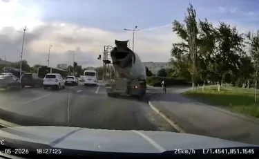 В Астане под колесами грузовика погиб несовершеннолетний велосипедист
