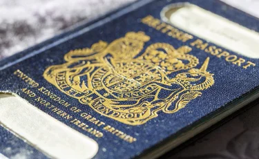 Неожиданный форс-мажор: турист застрял во Франции из-за съеденного паспорта