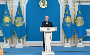 Президент высоко оценил вклад журналистов в принятие новой Конституции