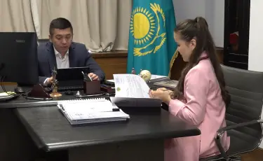 В Казахстане отмечают День государственного служащего