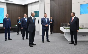 Мемлекет басшысы Алатау қаласының даму барысымен танысты