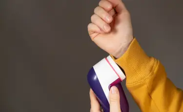 Вторая жизнь вещей: как легко очистить одежду от катышков