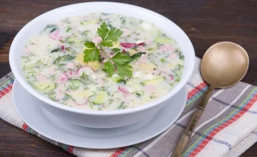 Летний деликатес: как выбрать продукты для вкусной и безопасной окрошки