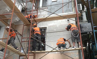 Қасбеттен қасбетке дейін: Медеу ауданында 50 көпқабатты тұрғын үйдің сыртқы келбеті жаңартылып жатыр