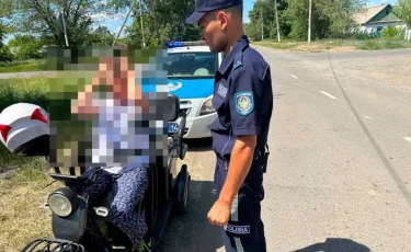 15-летнего мотоциклиста без номеров остановили в Павлодарской области
