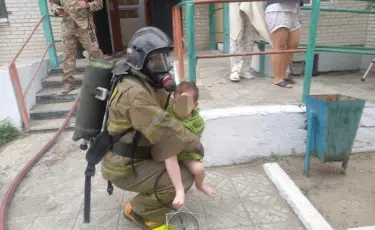 В Семее при пожаре эвакуированы 15 человек