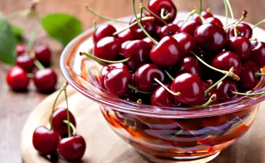 Суперфуд для здоровья: чем полезны черешня и вишня
