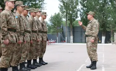 Погондағы әкелер: ұландықтар балаларын қалай тәрбиелейді