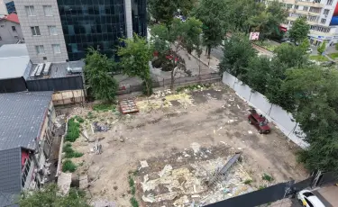 Незаконные объекты торговли демонтировали в центре Алматы
