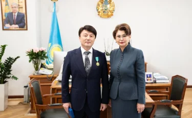 Президент атынан Қанат Айтбаевқа мемлекеттік награда табысталды