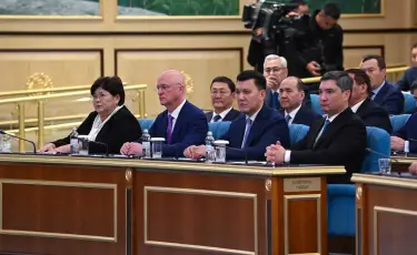 Глава государства призвал усилить работу по развитию экономики и госуправления
